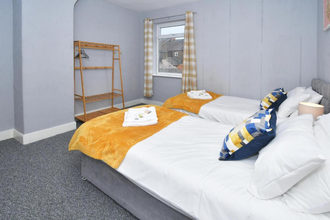 The Yellow Door By Avenew Management Serviced Accommodation Stoke-on-Trent Exterior foto