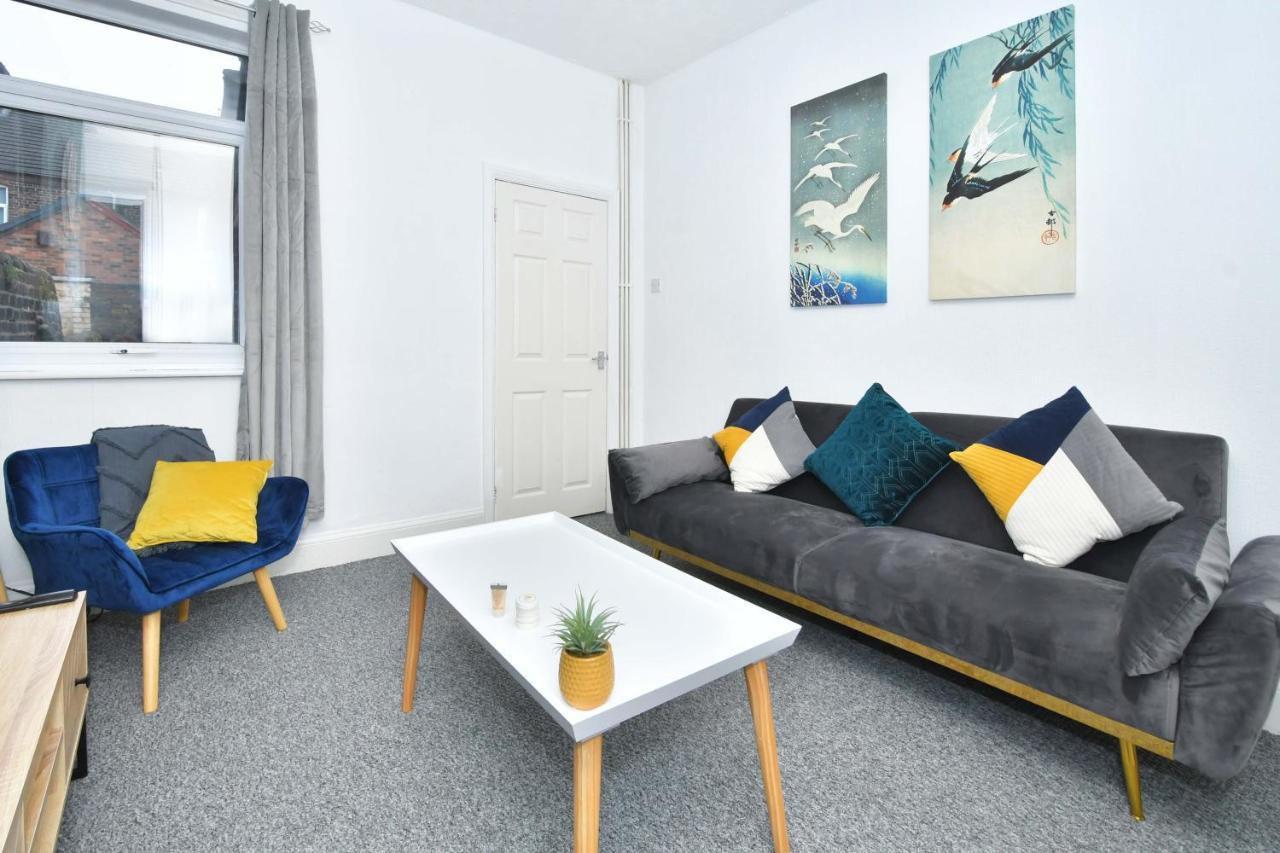 The Yellow Door By Avenew Management Serviced Accommodation Stoke-on-Trent Exterior foto