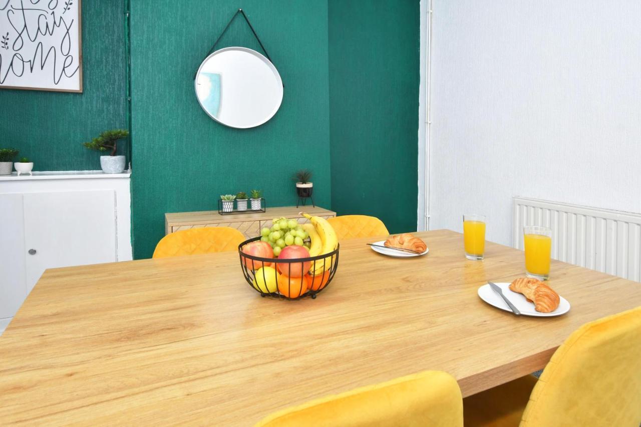 The Yellow Door By Avenew Management Serviced Accommodation Stoke-on-Trent Exterior foto