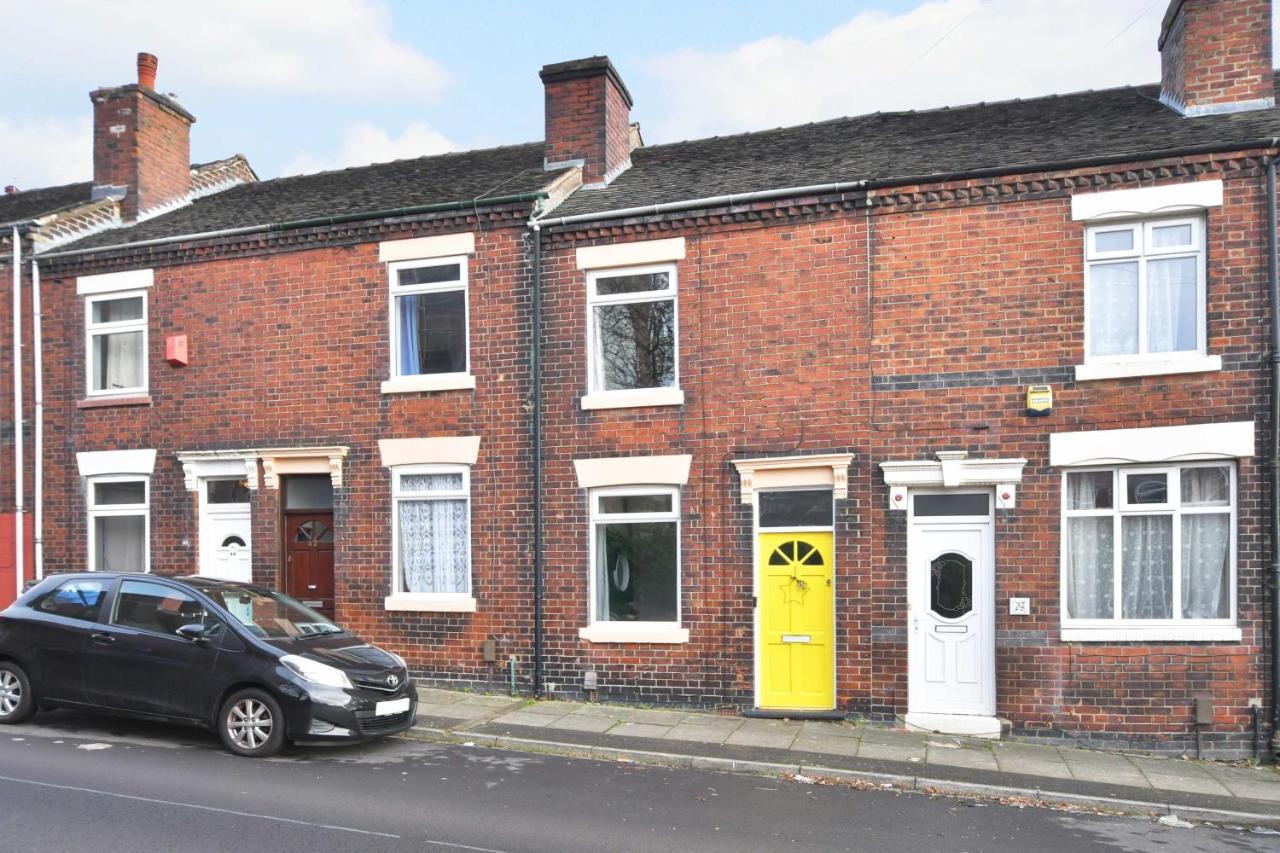The Yellow Door By Avenew Management Serviced Accommodation Stoke-on-Trent Exterior foto