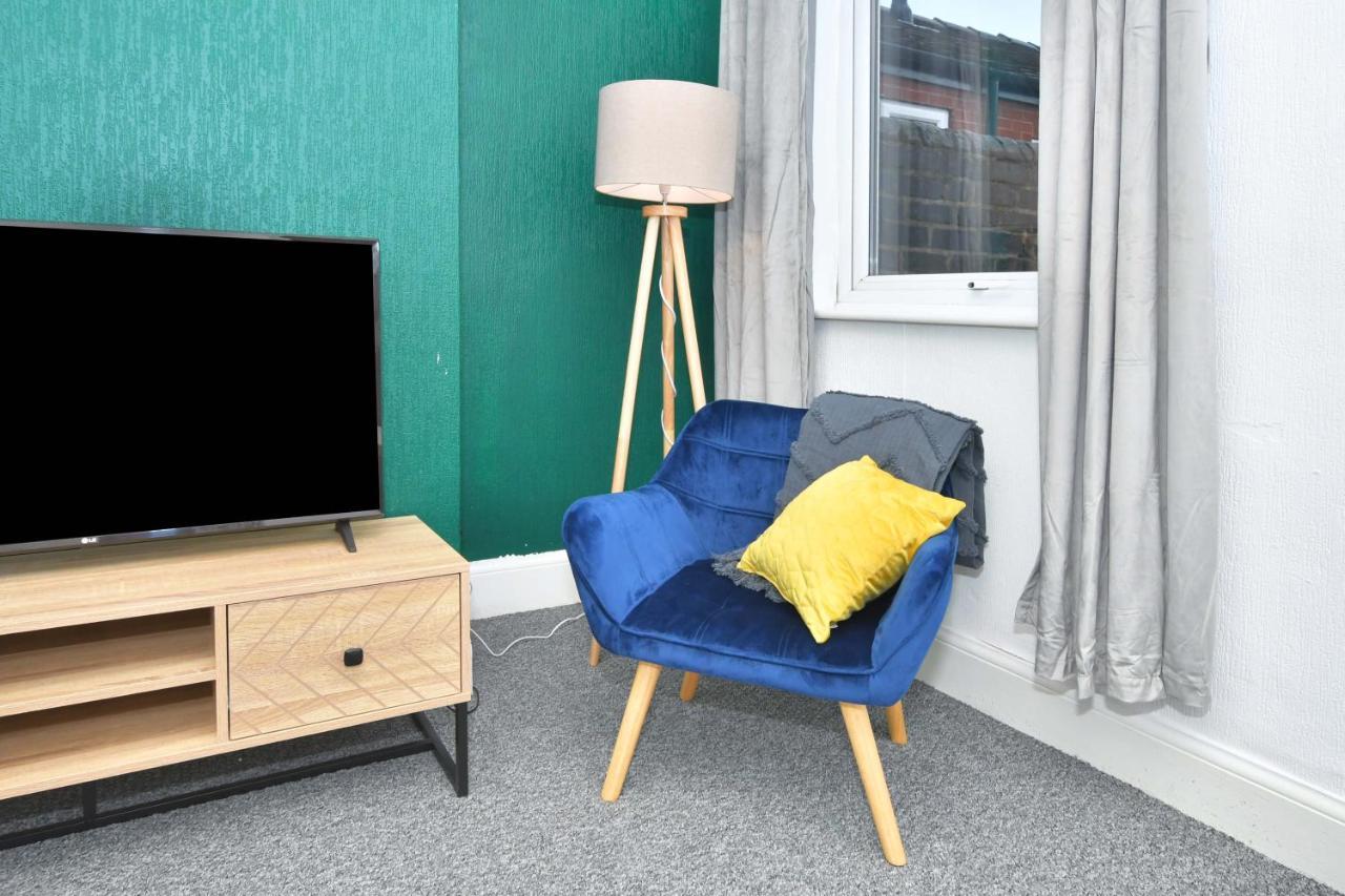 The Yellow Door By Avenew Management Serviced Accommodation Stoke-on-Trent Exterior foto